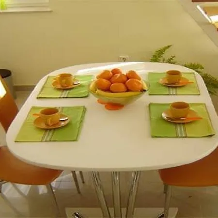 Daisy Apartment *