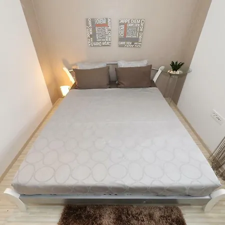 Daisy Apartment *