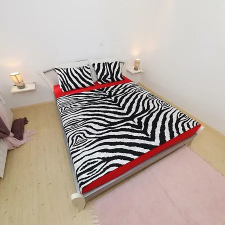 Daisy Apartment *