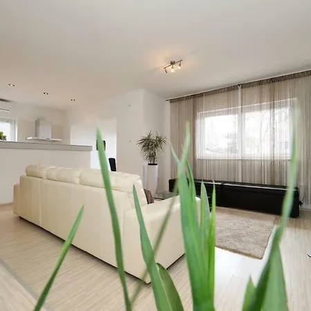 Daisy Apartment *