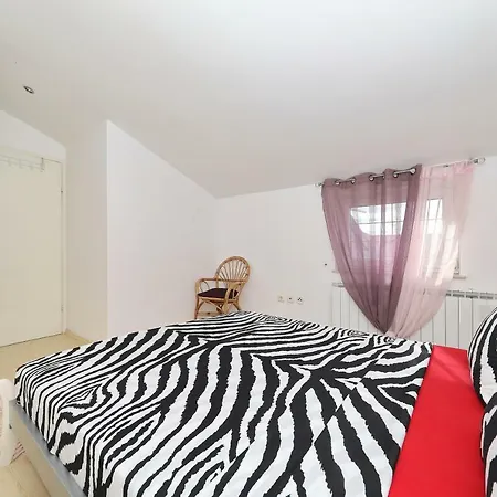 Daisy Apartment *