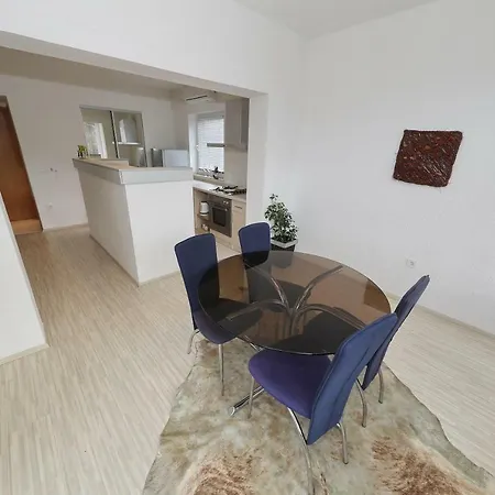 Daisy Apartment *